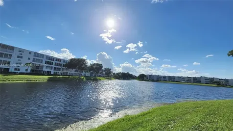 2079 Harwood F Deerfield Beach FL 33442