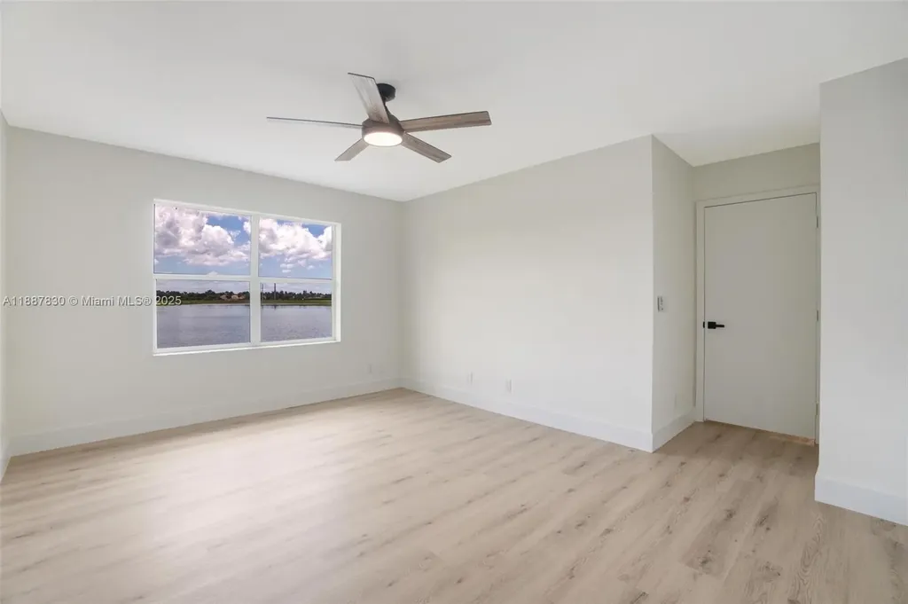 10728 Oak Lake Way Boca Raton FL 33498