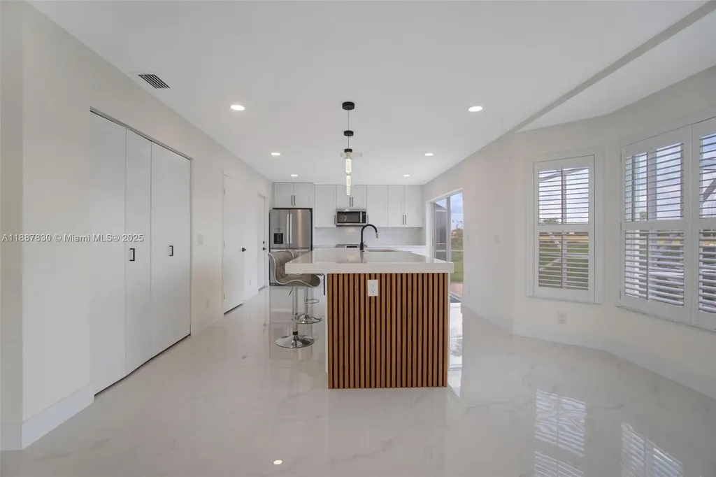 10728 Oak Lake Way Boca Raton FL 33498