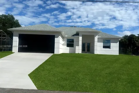 2524 Lakeview Drive Lehigh Acres FL 33936