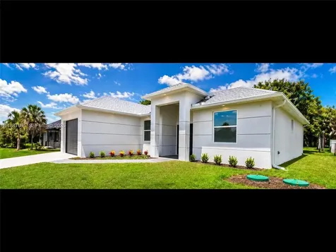 2524 Lakeview Drive Lehigh Acres FL 33936