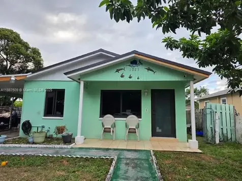 1025 Selkirk Street West Palm Beach FL 33405