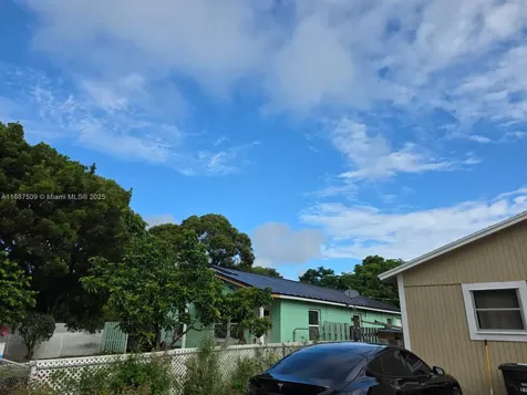 1025 Selkirk Street West Palm Beach FL 33405