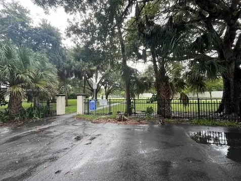 1025 Selkirk Street West Palm Beach FL 33405