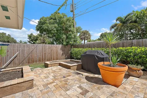 367 W Riverside Drive Tequesta FL 33469