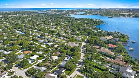 367 W Riverside Drive Tequesta FL 33469