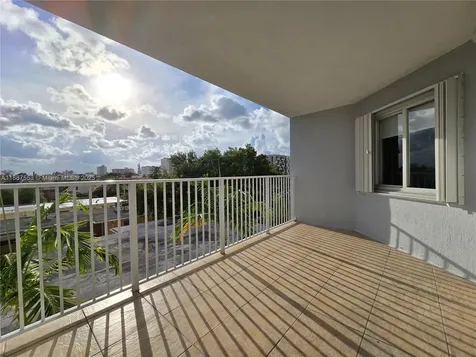 637 SW 3rd Street Miami FL 33130