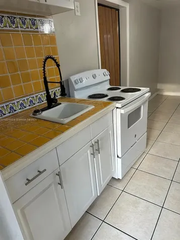 3407 N Avenida Republica De Cuba Tampa FL 33605