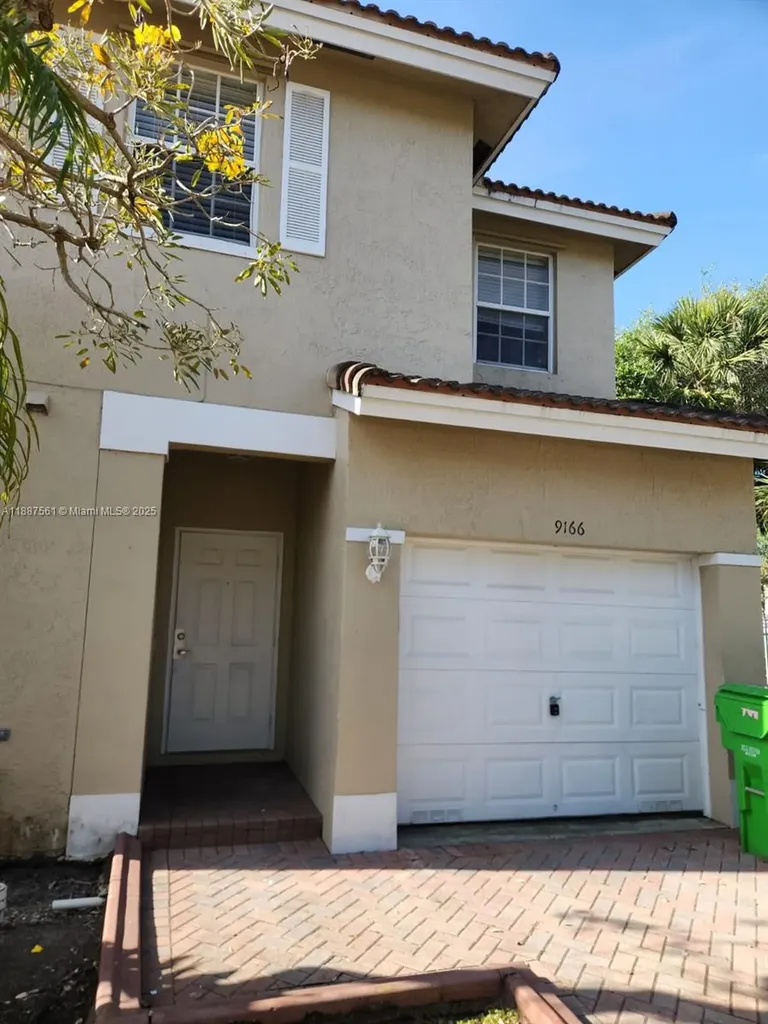 9166 NW 40th Place Sunrise FL 33351