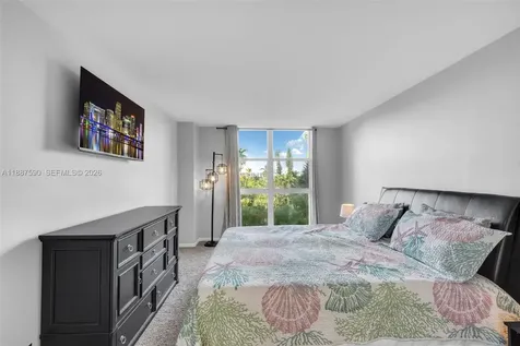 1000 Quayside Terrace Miami FL 33138