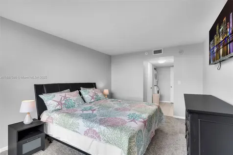 1000 Quayside Terrace Miami FL 33138