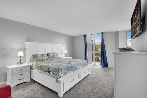 1000 Quayside Terrace Miami FL 33138