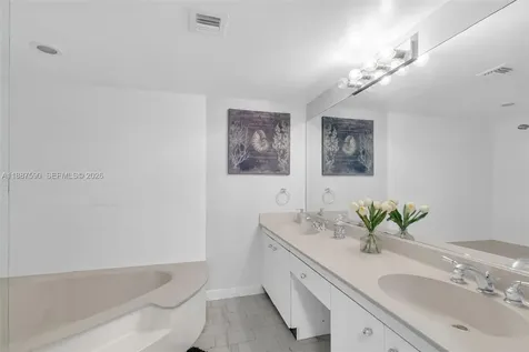 1000 Quayside Terrace Miami FL 33138