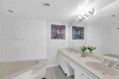 1000 Quayside Terrace Miami FL 33138