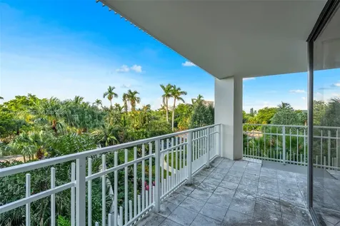 1000 Quayside Terrace Miami FL 33138