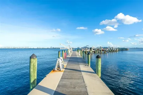 1000 Quayside Terrace Miami FL 33138