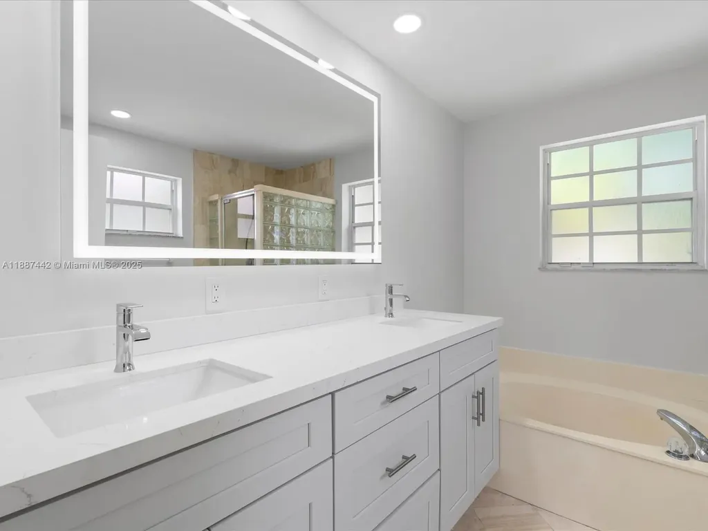 417 NW 87th Lane Coral Springs FL 33071