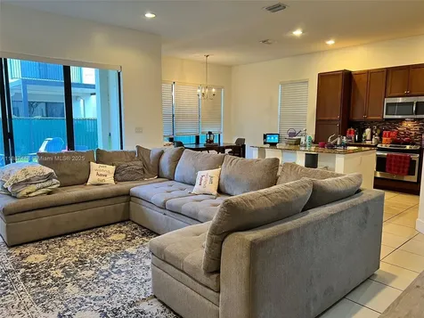 3214 W 97th Street Hialeah FL 33018