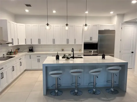 8904 SW 69th Terrace Miami FL 33173