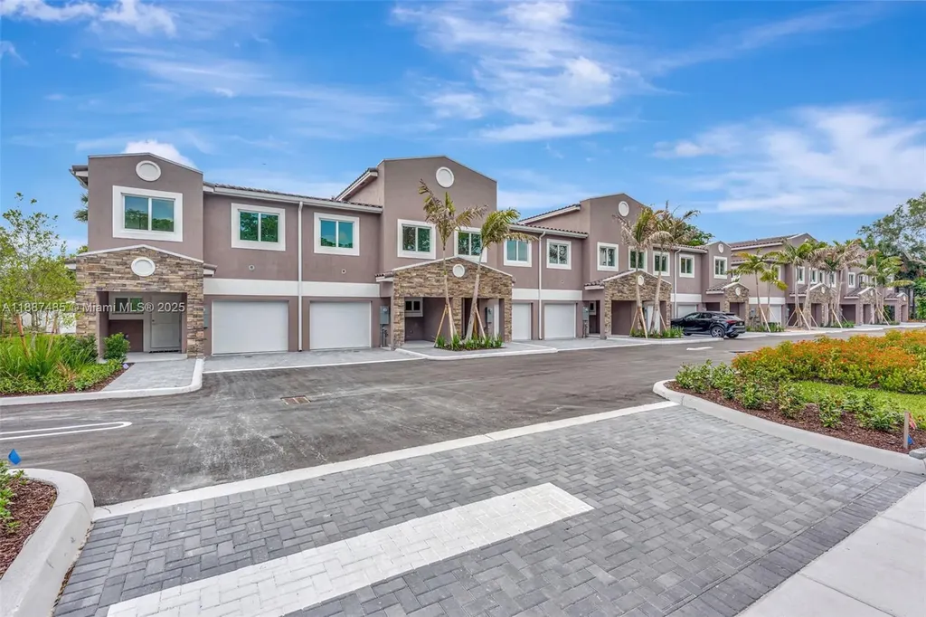 1559 NW 94th Way Coral Springs FL 33071