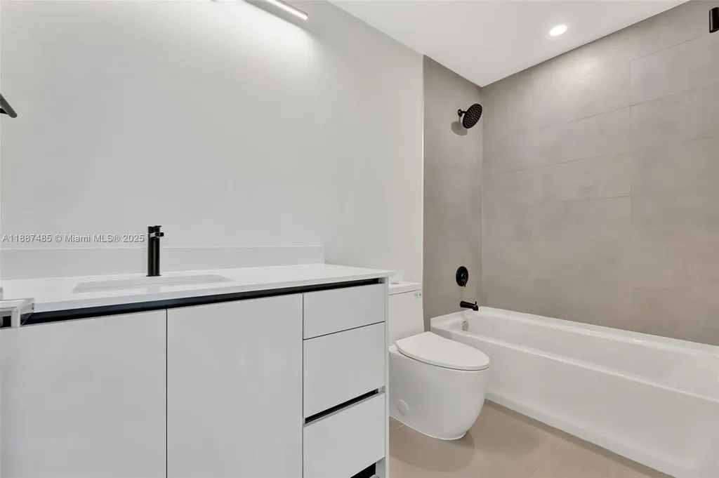 1559 NW 94th Way Coral Springs FL 33071