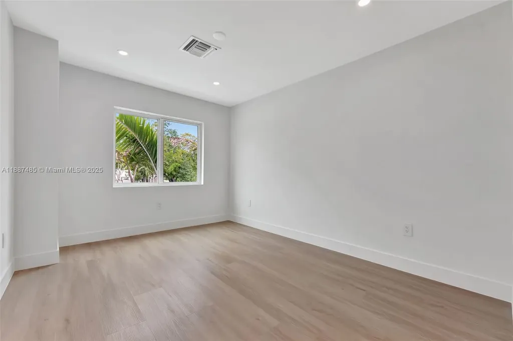1559 NW 94th Way Coral Springs FL 33071