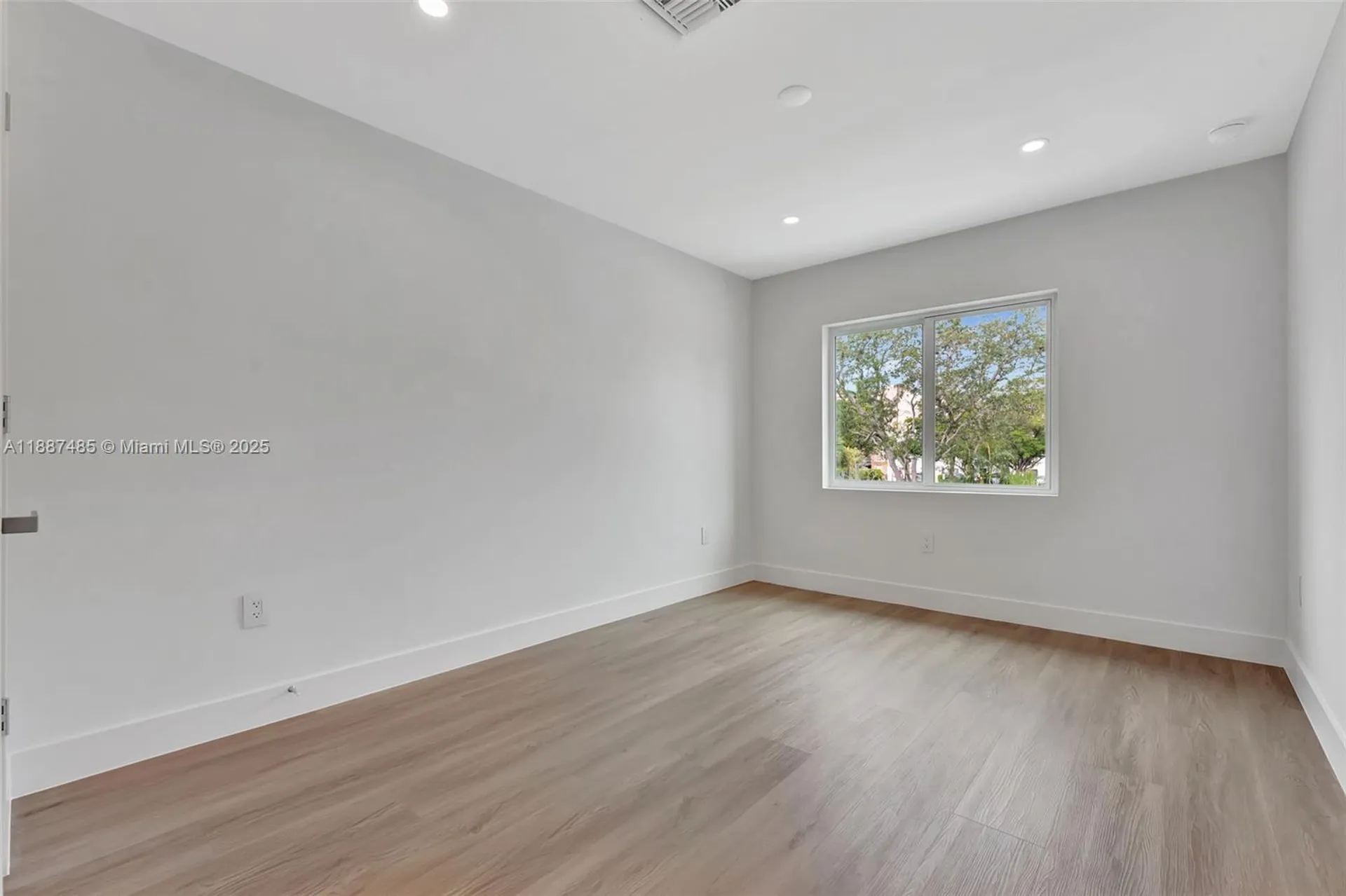 1559 NW 94th Way Coral Springs FL 33071