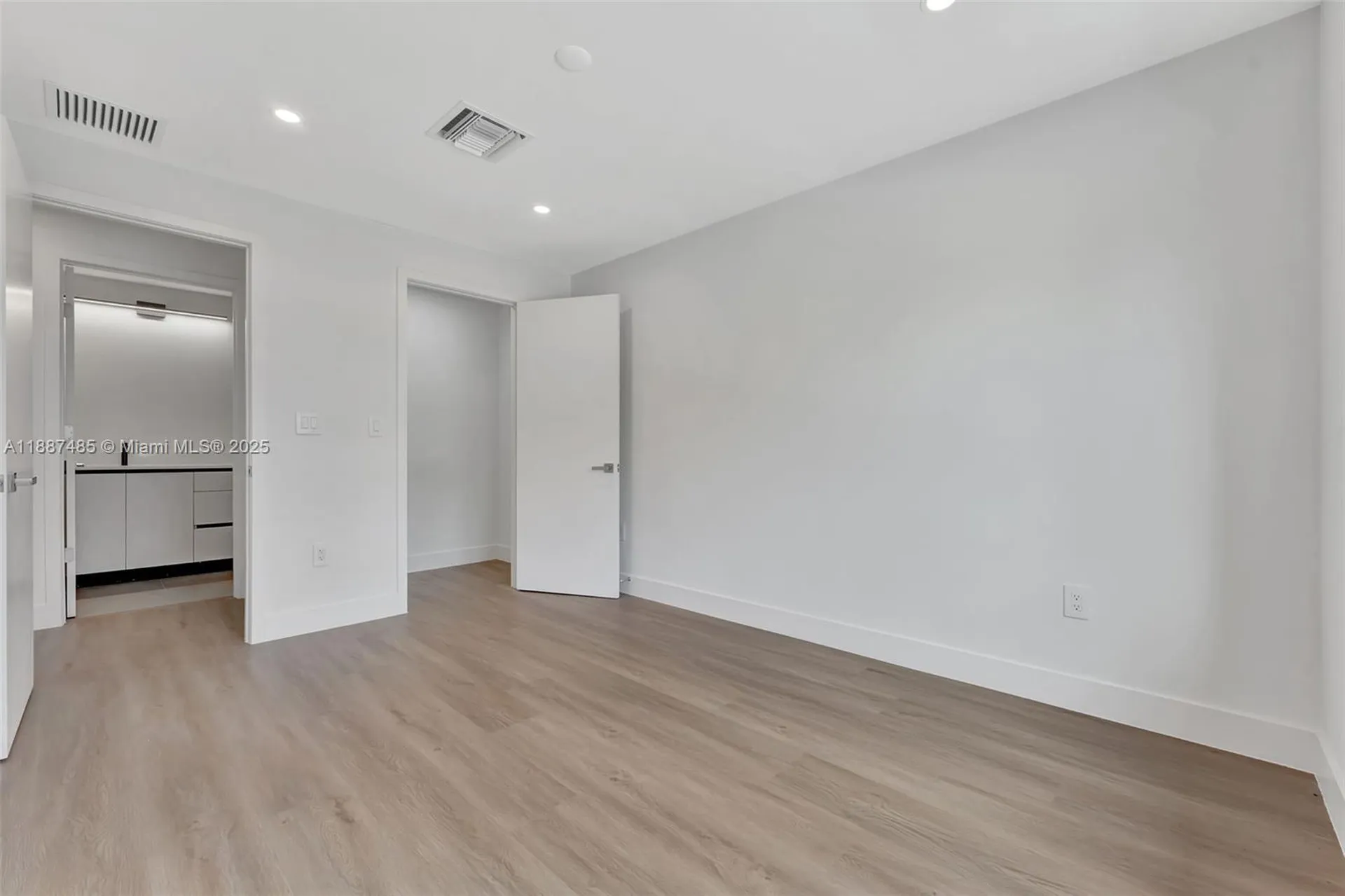 1559 NW 94th Way Coral Springs FL 33071