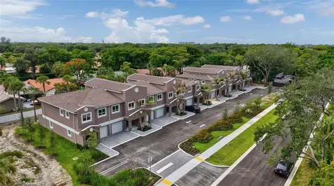 1559 NW 94th Way Coral Springs FL 33071