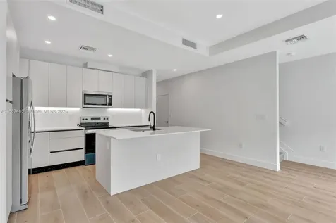 1559 NW 94th Way Coral Springs FL 33071
