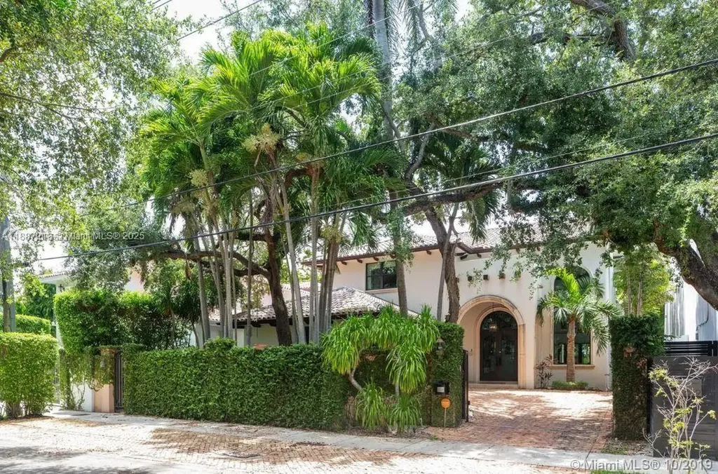 2561 Trapp Avenue Miami FL 33133