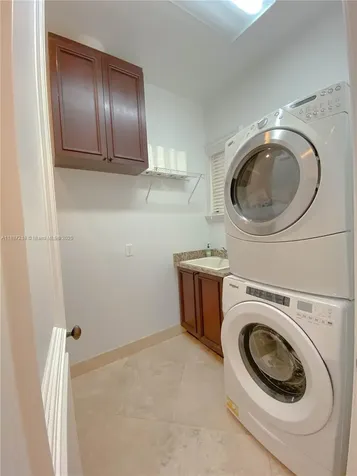 2561 Trapp Avenue Miami FL 33133