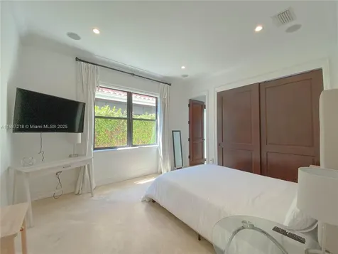 2561 Trapp Avenue Miami FL 33133