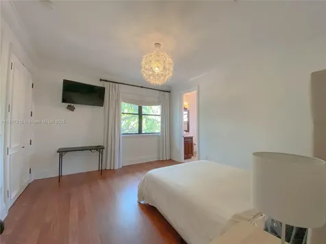 2561 Trapp Avenue Miami FL 33133