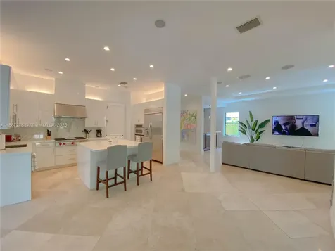 2561 Trapp Avenue Miami FL 33133