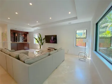 2561 Trapp Avenue Miami FL 33133