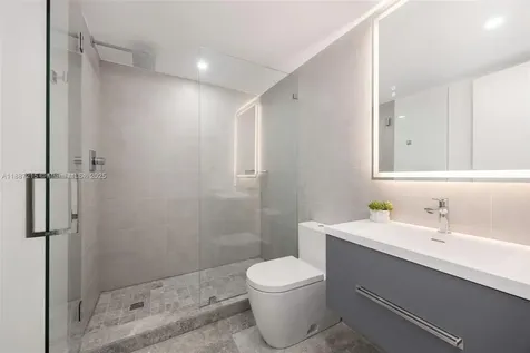 200 Sunrise Drive Key Biscayne FL 33149