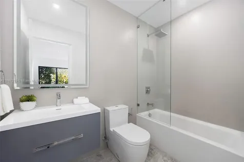 200 Sunrise Drive Key Biscayne FL 33149