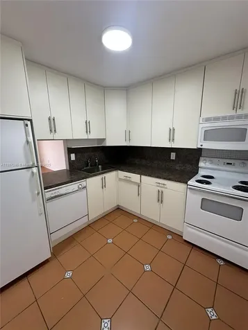 7703 Camino Real Miami FL 33143