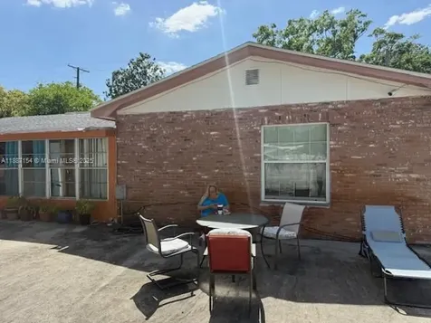 8301 N Gomez Avenue Tampa FL 33614