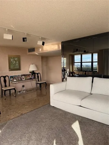 2555 Collins Avenue Miami Beach FL 33140