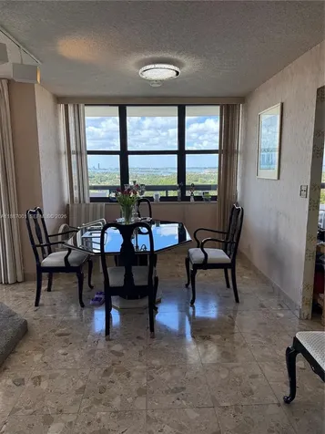 2555 Collins Avenue Miami Beach FL 33140