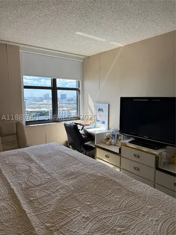 2555 Collins Avenue Miami Beach FL 33140