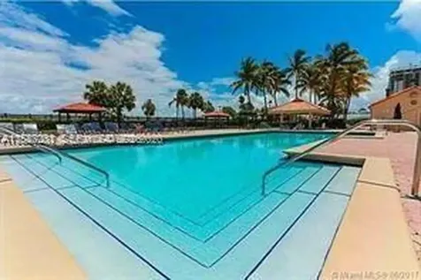 2555 Collins Avenue Miami Beach FL 33140