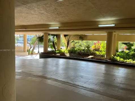 2555 Collins Avenue Miami Beach FL 33140