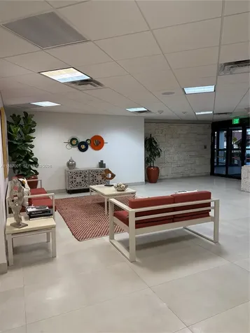 2555 Collins Avenue Miami Beach FL 33140