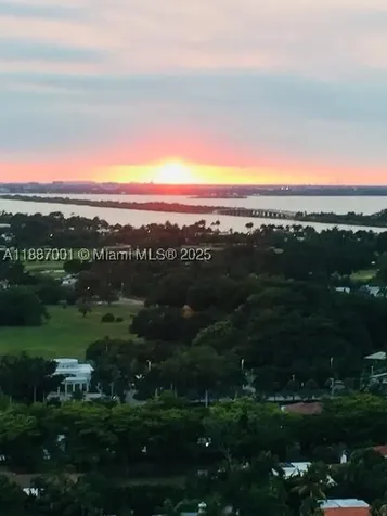 2555 Collins Avenue Miami Beach FL 33140