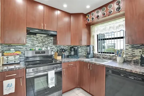 450 NW 106th Terrace Pembroke Pines FL 33026