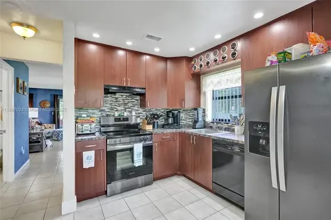 450 NW 106th Terrace Pembroke Pines FL 33026