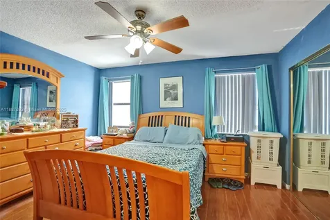 450 NW 106th Terrace Pembroke Pines FL 33026